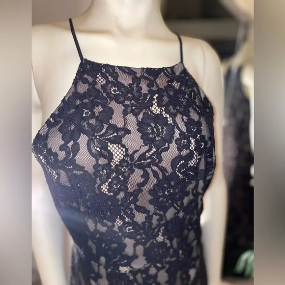 BLACK LACE OVERLAY FLOOR LENGTH TEIRED RUFFLED MERMAID GOWN BY WINDSOR SIZE L - Picture 8 of 14